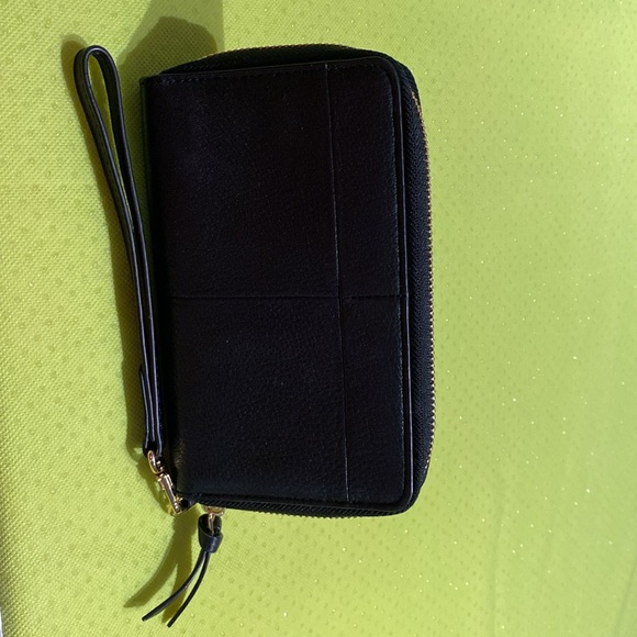 Tory Burch Genuine Leather Wristlet/ Wallet Card holder! - Picture 2 of 5